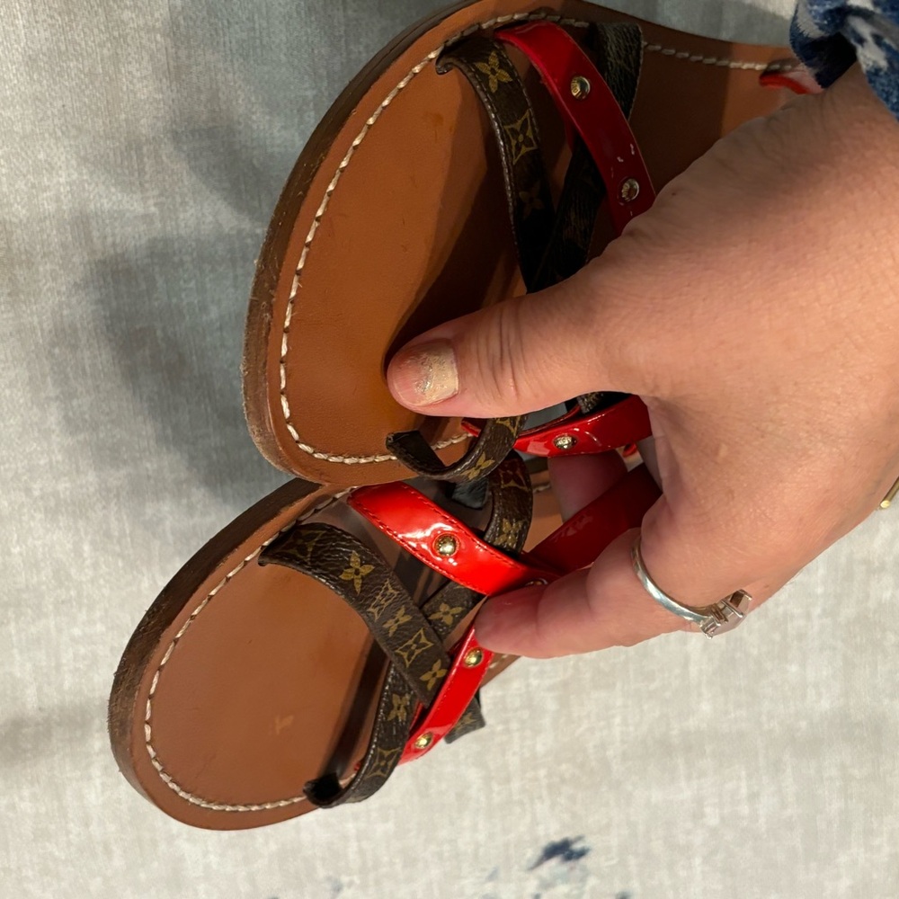 Authentic 💁🏻‍♀️Louis Vuitton  pretty sandals( size 37-1/2/7-5) - Picture 7 of 17